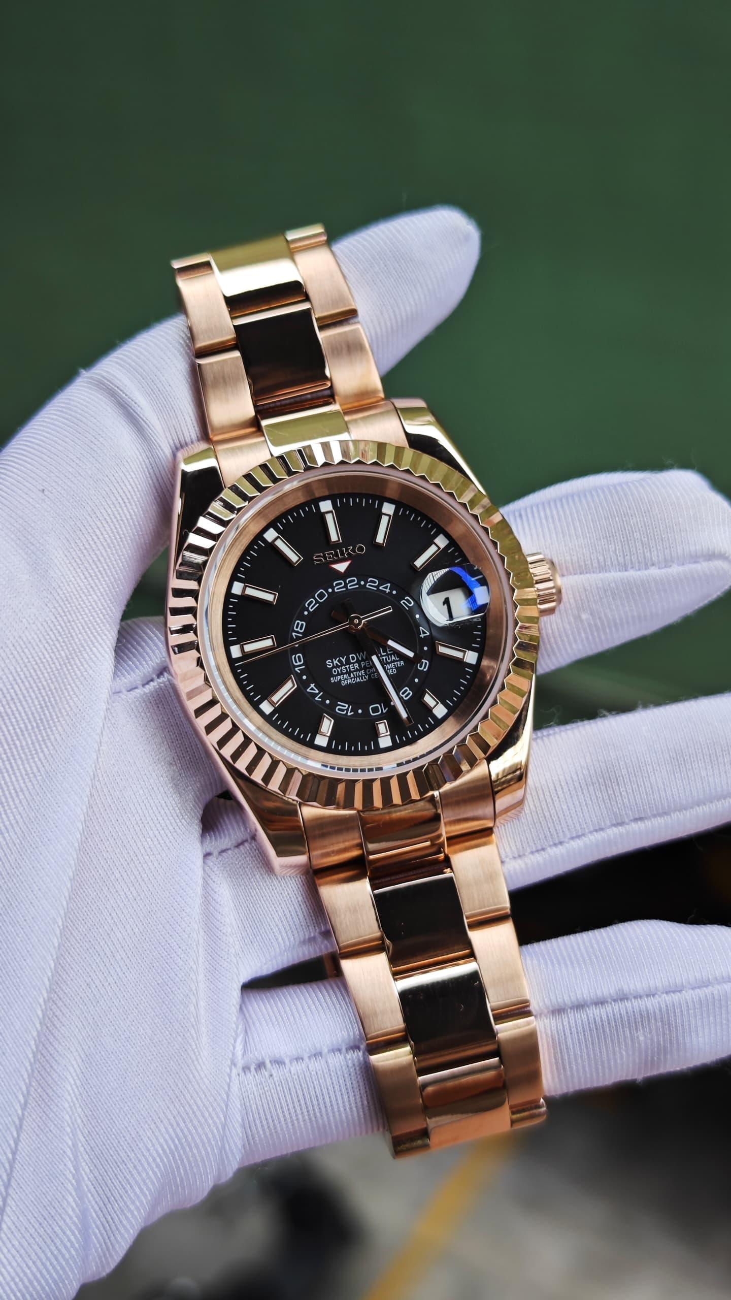 SeikoDweller Gold Black
